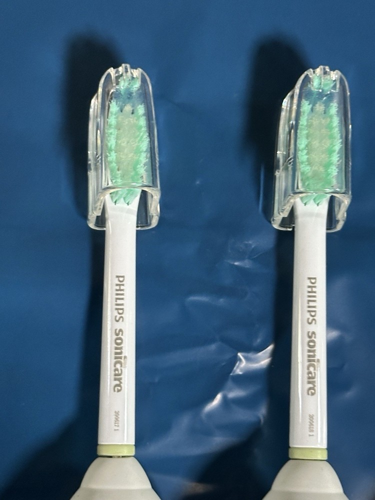 4 Pack Toothbrush Replacement Heads for Philips Sonicare, made by Philips