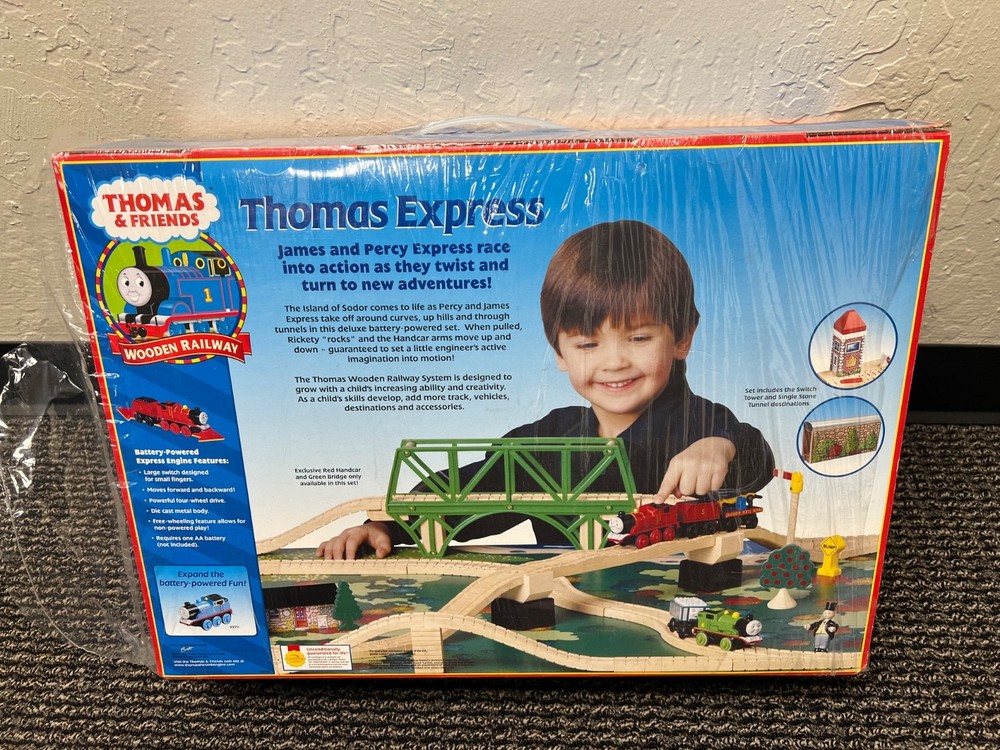 Thomas & Friends Battery-Powered Starter Set James Percy Track Bridge