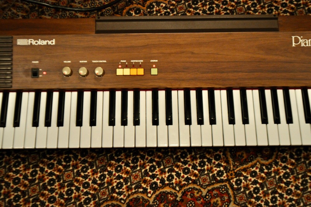 Roland HP-70 Piano Plus 70