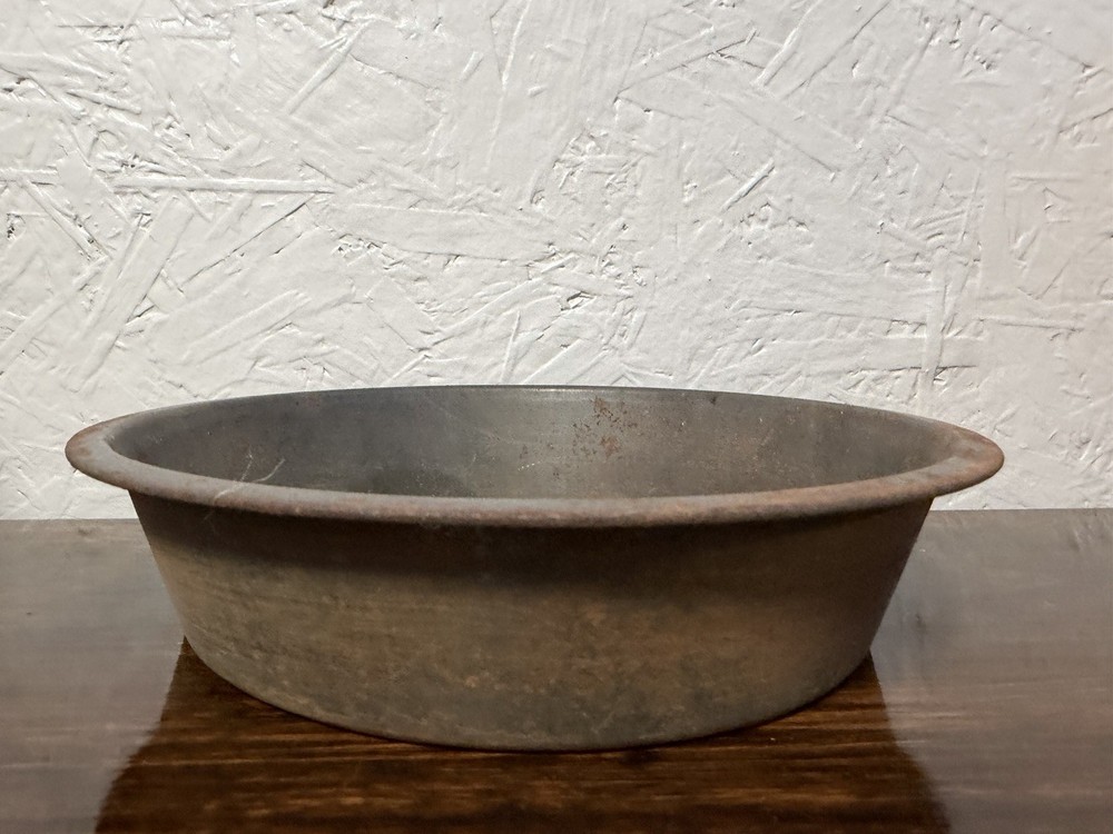 Round Primitive Pan 6.5 Inches