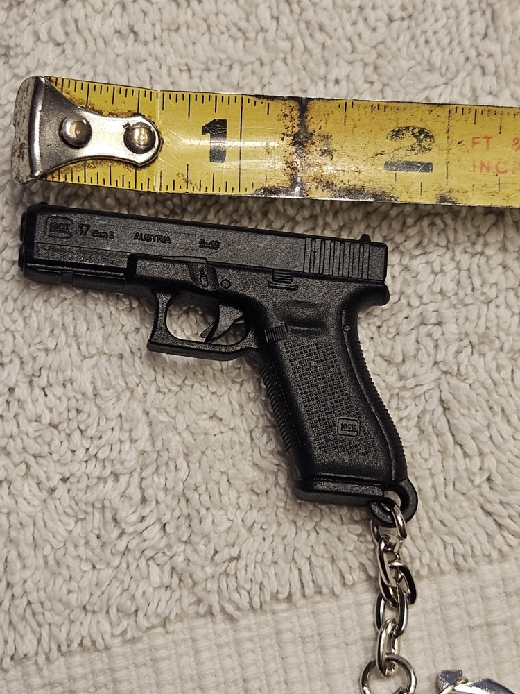 GLOCK 9 mm Firearm Key Chain new