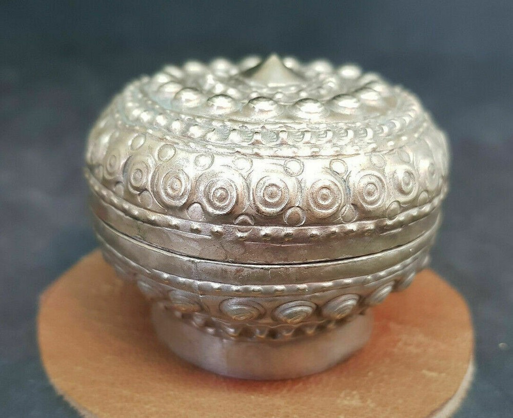 ANTIQUE BEAUTIFUL CHINESE EXPORT SOLID SILVER BETEL BOX 34.5 G. /D047