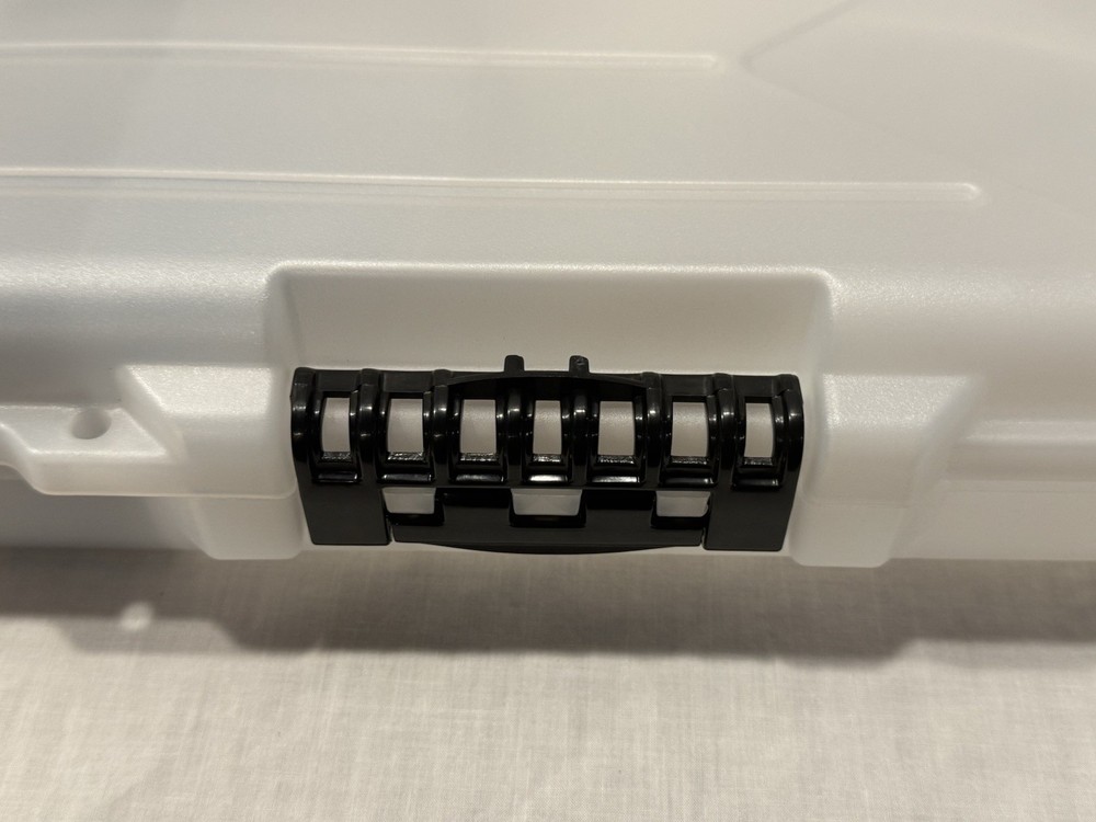 New Plano Bow Max Compact Hardshell Protective Arrow Case Holds 28 Arrows 1127