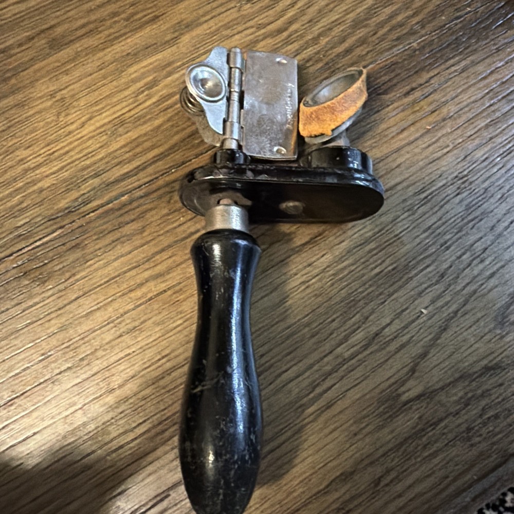 VINTAGE 1920'S GERMAN TARANTELLA RAZOR BLADE SHARPENER ACHILLE STARACE & CO.