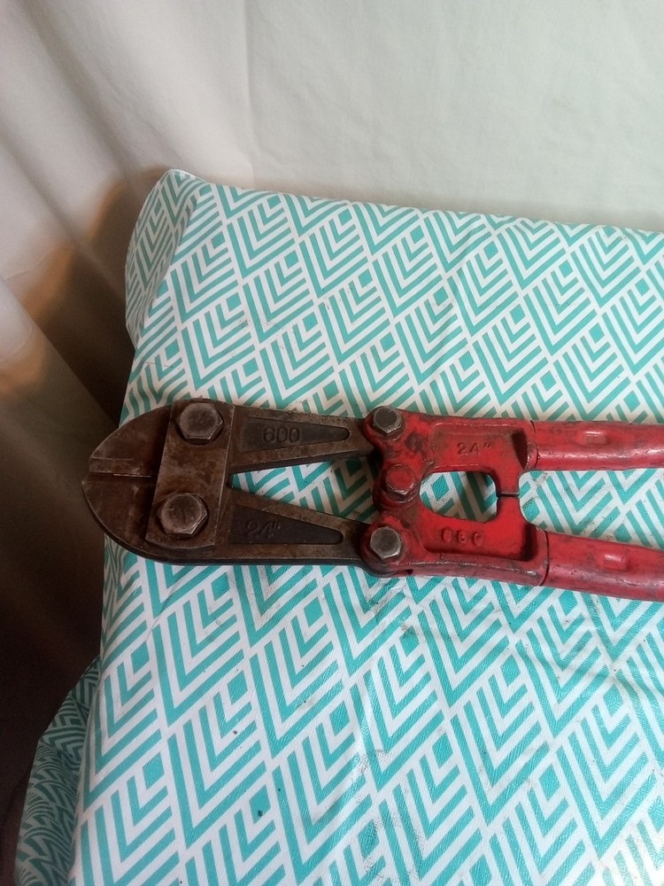 heavy-duty bolt cutters 24 In 600 Lbs