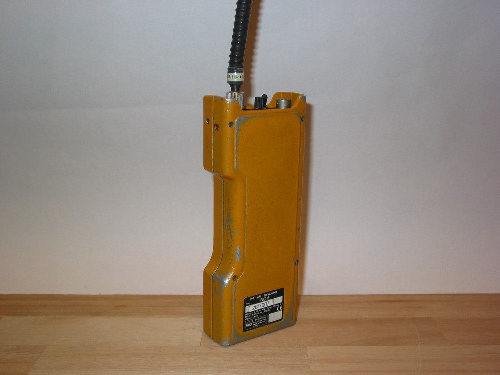 DITTEL FSG-5 VHF-AM-TRANSCEIVER ! HANDHELD RADIO !