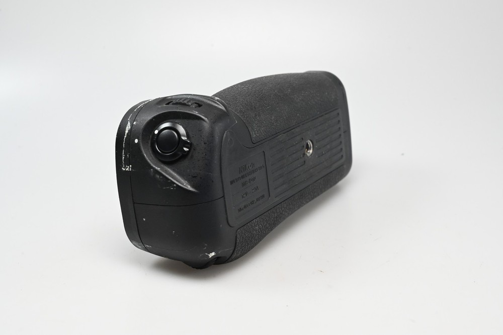 Genuine OEM Nikon MB-D10 Multi Power Battery Grip #G133