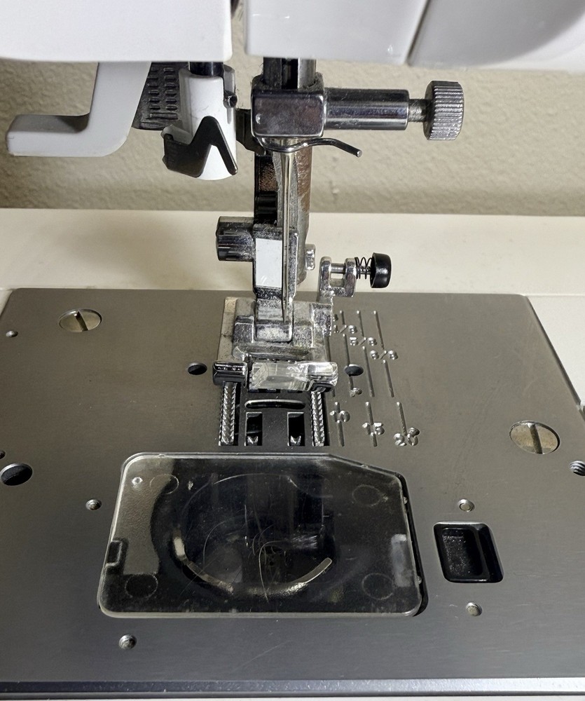 SINGER QUANTUM 9920 Sewing Machine Untested