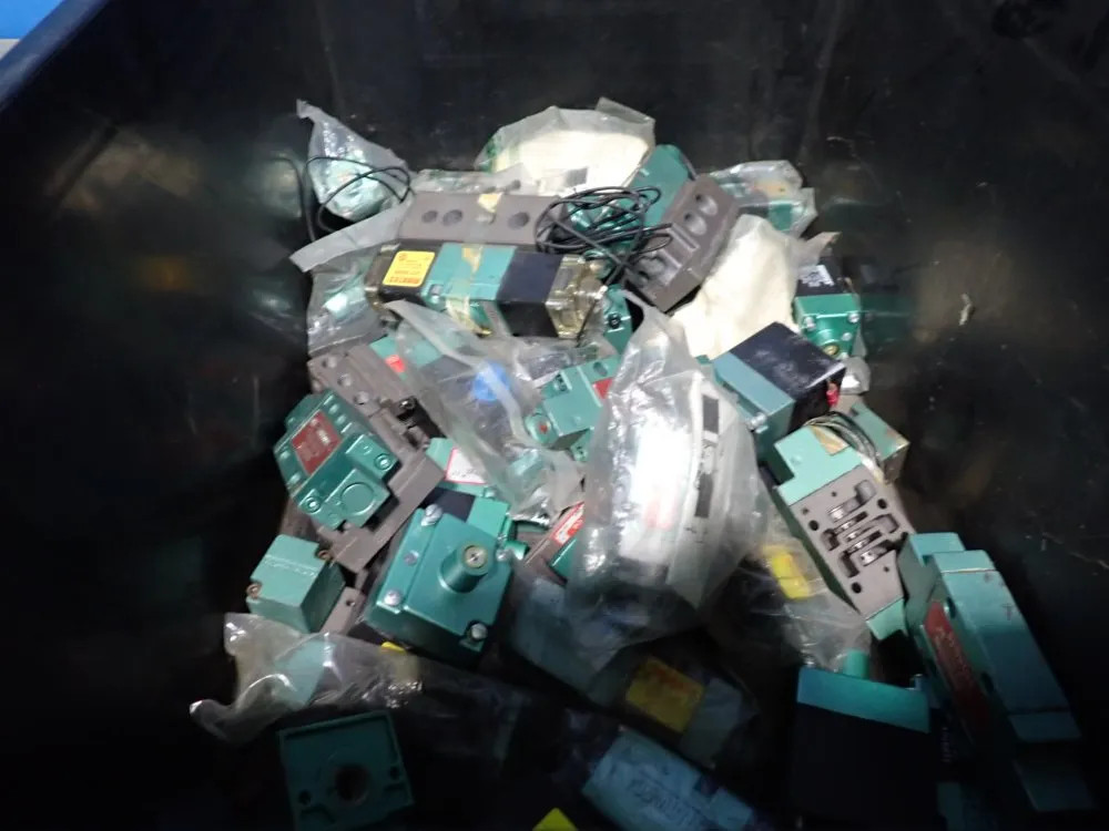 NUMATICS   SOLENOID VALVES   08251470912