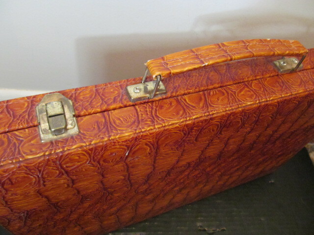 Unique Textured Case Backgammon Game, Complete, Very Good Condition