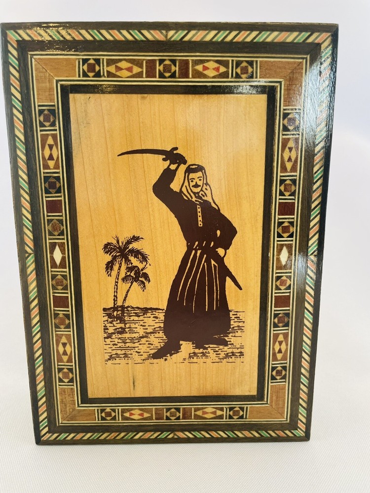 middle eastern wood felt lined , Hinged box. Intricate Details