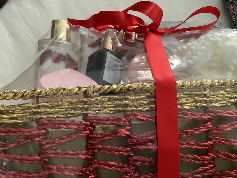 Spa Gift Baskets Saint Roy Rose & white Jasmine 21 pcBath Set...