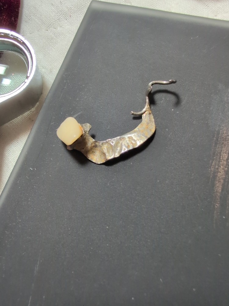 2 Grams Platinum Bridge For Tooth