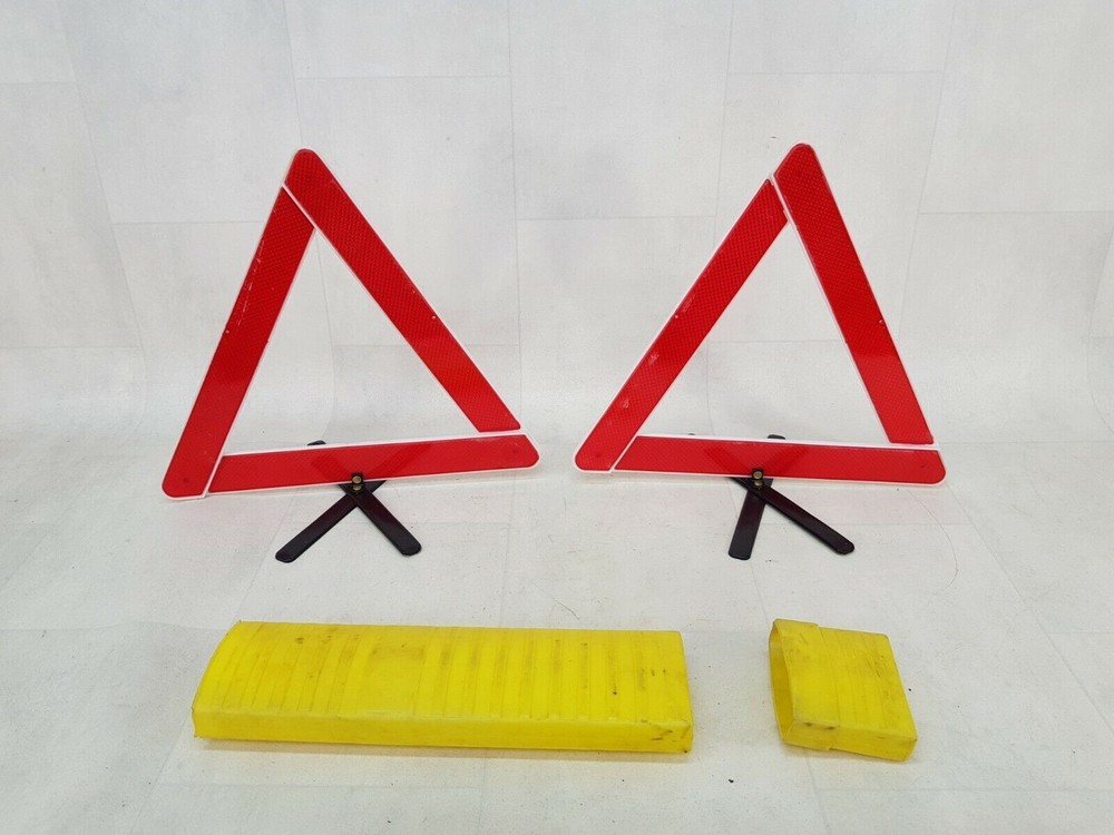 TWO HAZARD WARNING BREAKDOWN TRIANGLE + CASING