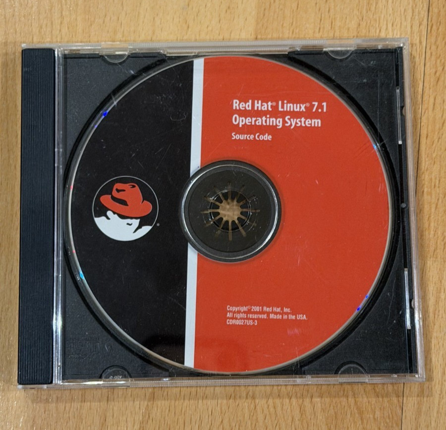Red Hat Linux 7.1 Operating System and Source Code CD