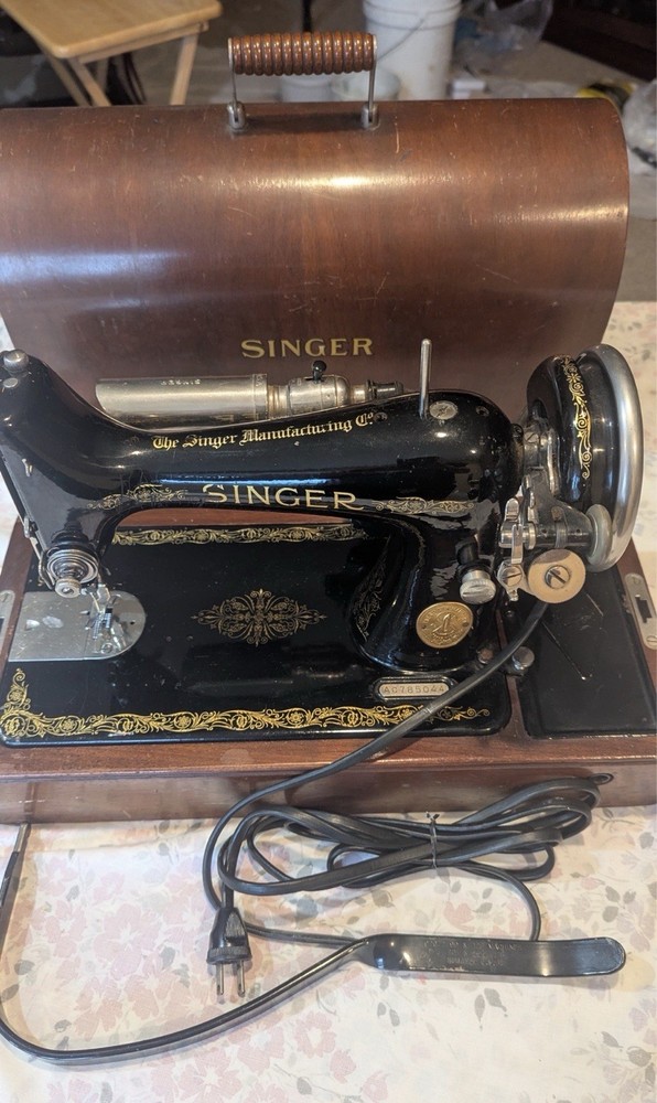 Vintage Singer Sewing Machine With Leg Power Control Runs Smoothly