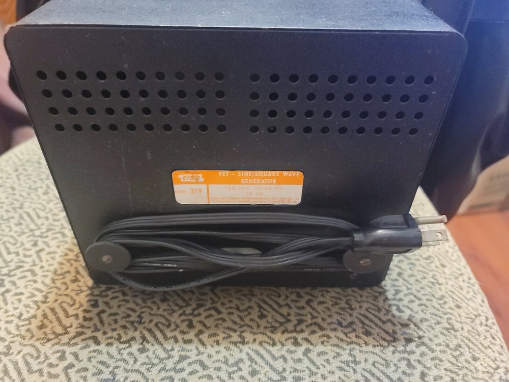 EICO Solid State Fet Sine/Square Wave Generator 379