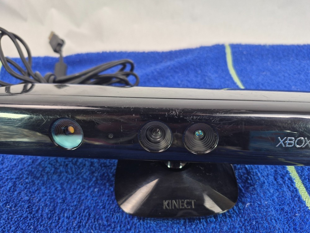Microsoft 1414 Xbox 360 Kinect Sensor Bar camera Only - Black used