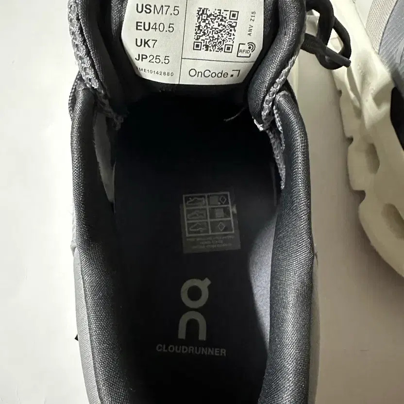 On Running Cloudrunner 2 Wolf/Ivory, Size 255, Lightly Used