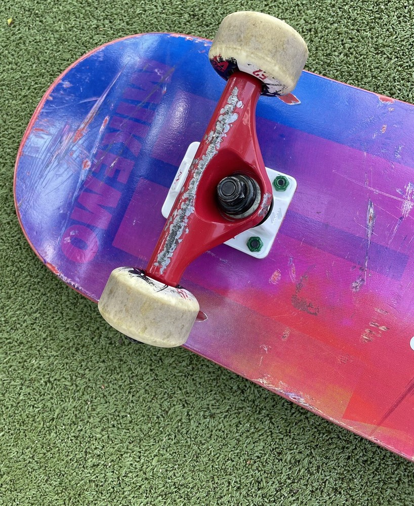 Mikemo Sponge Bob Skateboard Silver trucks & Bones