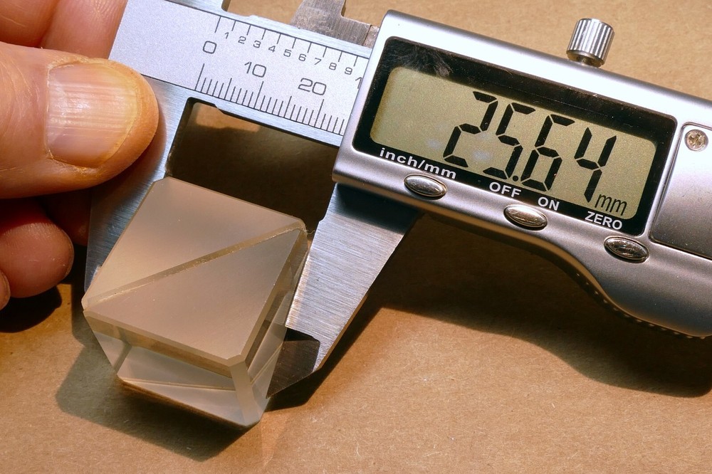 25.6mm Wire Grid Polarizing Cube 1" 400-700nm