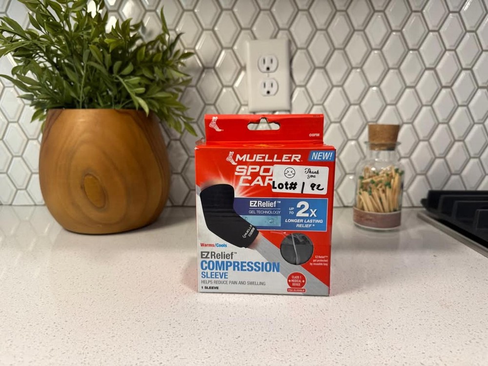Mueller Sport Care EZRelief Compression Sleeve - Black, Size Small/Medium
