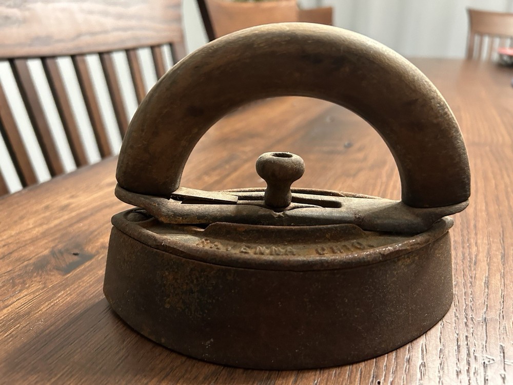 Antique Flat Cast Iron (Sad Iron)