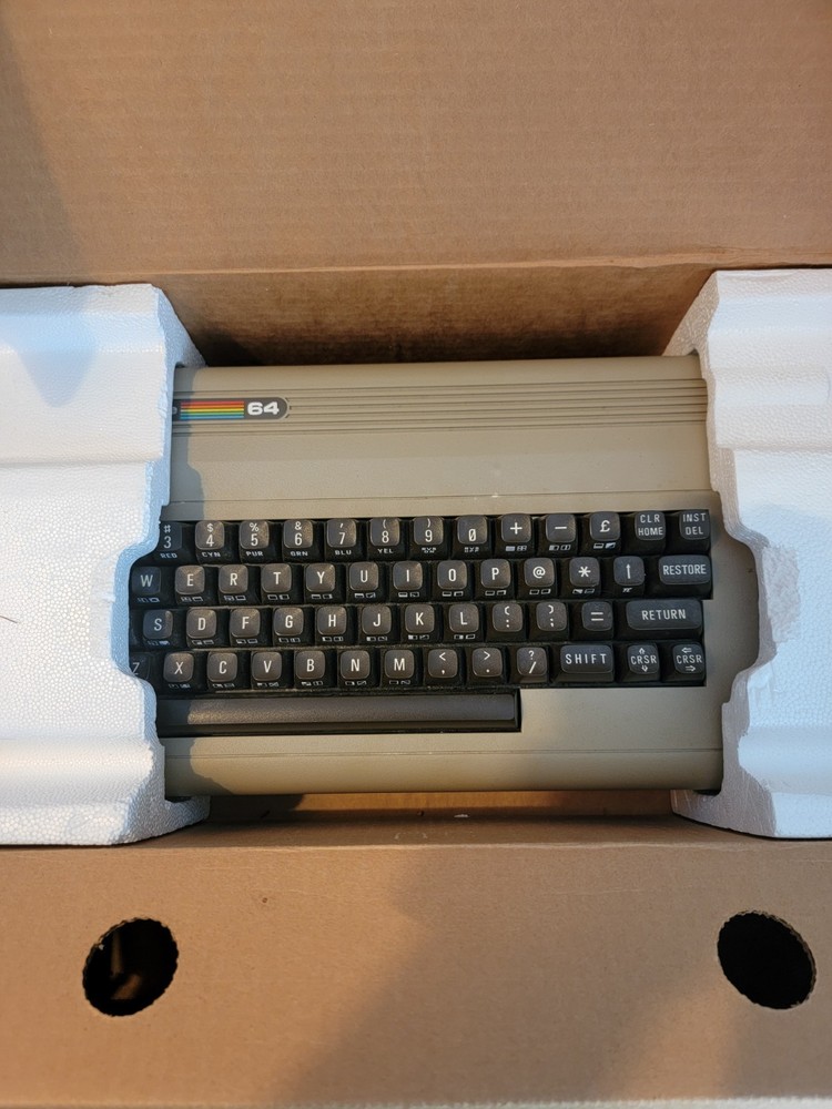 Commodore 64 Computer In Original Box w Cords and User's Guide POWERS ON
