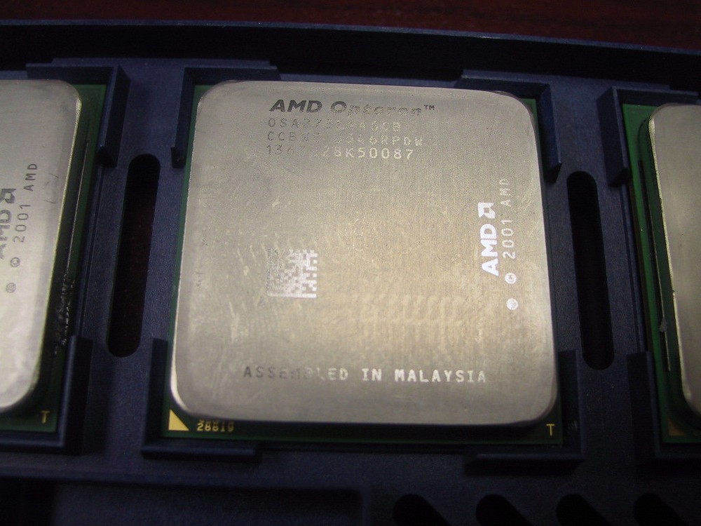 AMD Opteron 275 2.2 GHz Dual-Core (OSA275FAA6CB) Processor