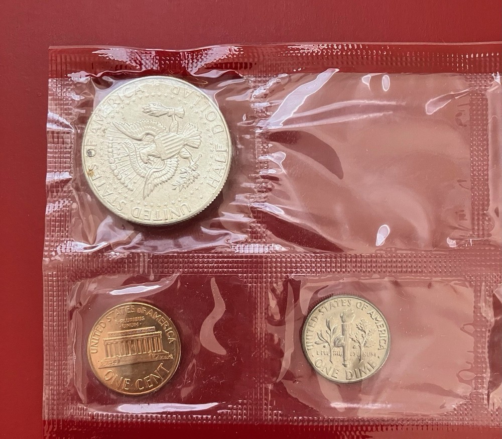 1968 UNC. Mint Set Packaging Error Token with Half Dollar