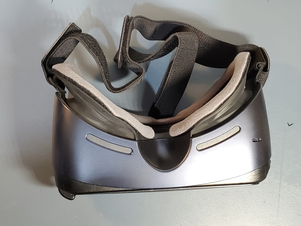Samsung Gear VR Model SM-R323 Oculus VR Headset