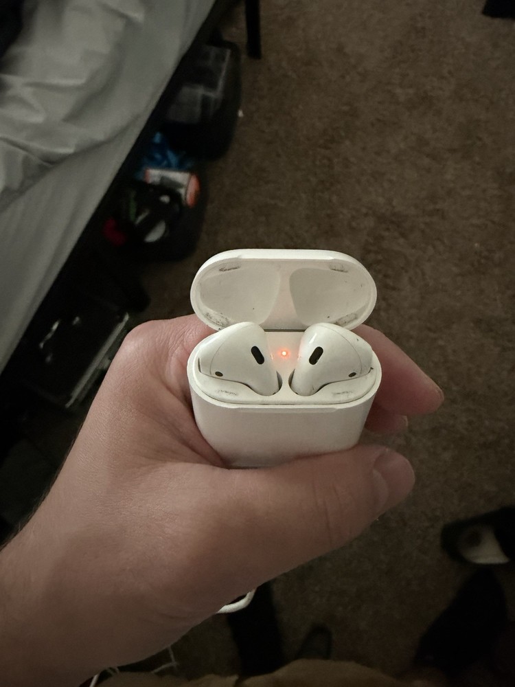 Apple AirPods 2nd Generation with Charging Case - White
