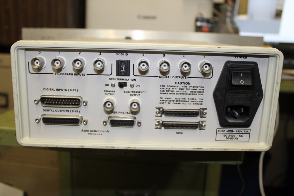 Axon Instruments - Digidata 1322A - 16-Bit Data Acquisition System