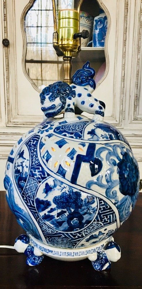 Table Lamp Asian Motif Foo Dog Blue & White Signed