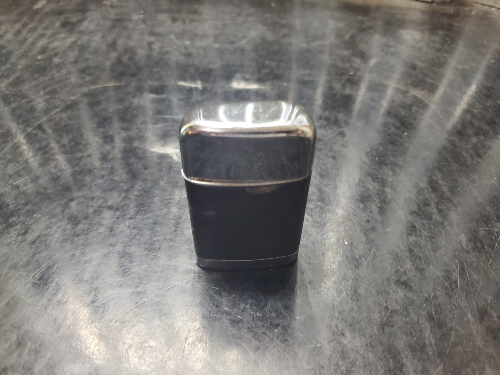 Vintage Ronson Black Leather Veraflame Lighter