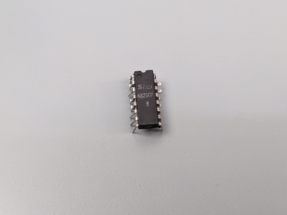 (5) Signetics N82S07 SRAM ICs (256 x 1) SOLDER PULLS