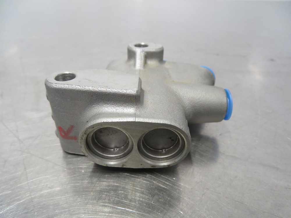 EB979 2006 06 HONDA VFR 800 INTERCEPTOR PROPORTIONING CONTROL VALVE