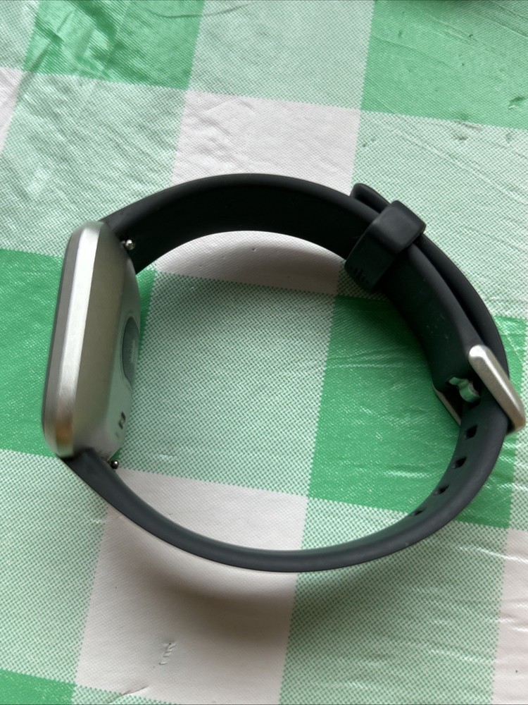 Fitbit Versa Lite Fitness Watch Without Charger