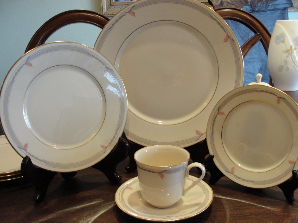 LENOX GRAMERCY 4 5-PIECE PLACE SETTINGS