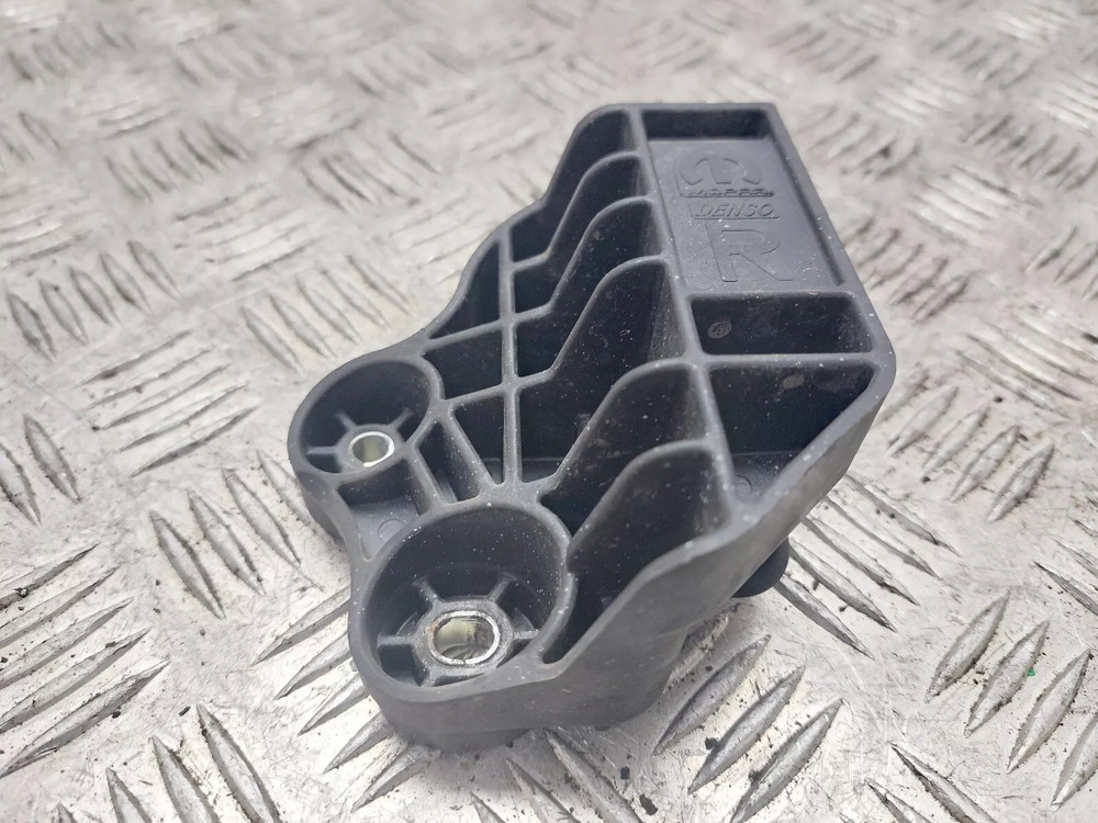 FIAT TIPO RADIATOR MOUNT BRACKET RIGHT DRIVER SIDE 2017