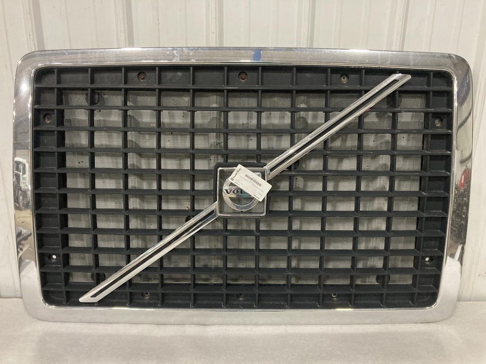 2003-2017 Volvo VNL Grille - Used