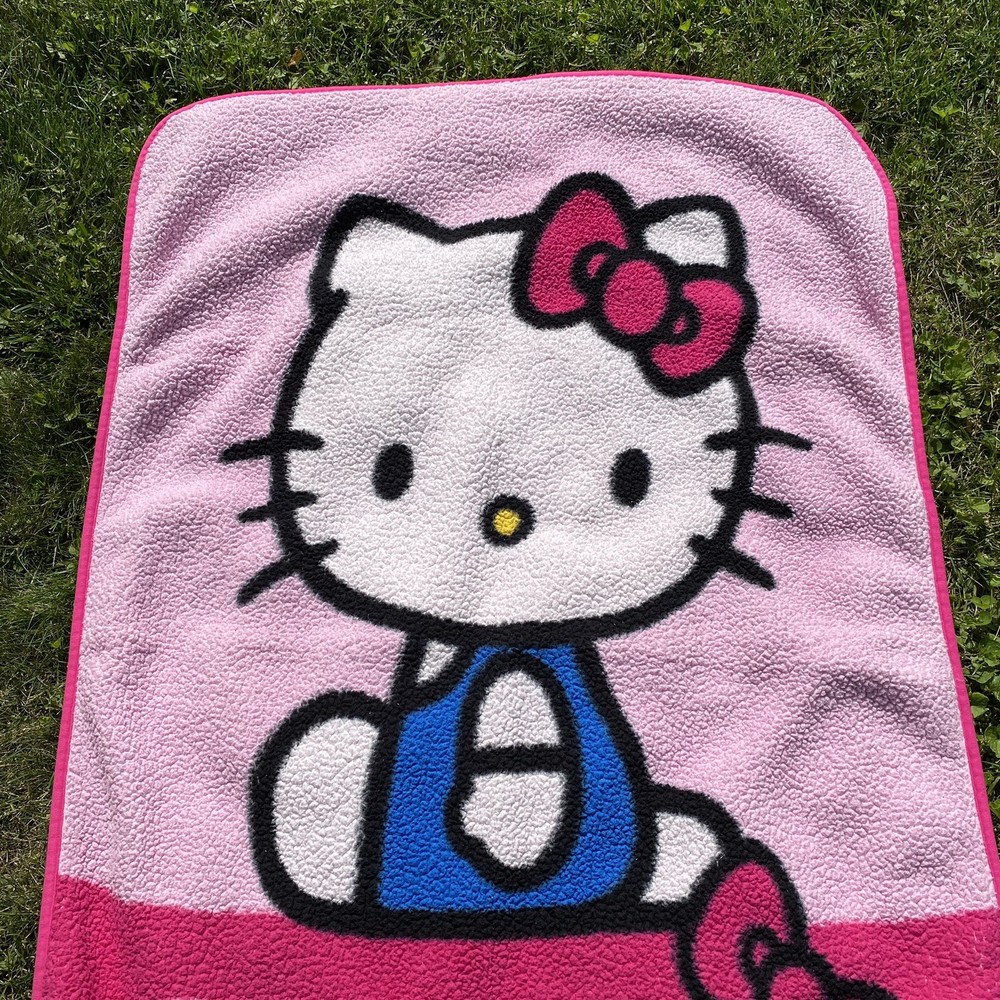 Hello Kitty Sherpa Throw Blanket 57" x 37.5"