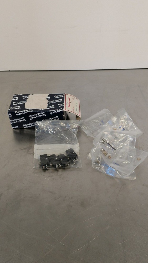 Honeywell JV9007 Microswitch w/Switch Hardware 6B