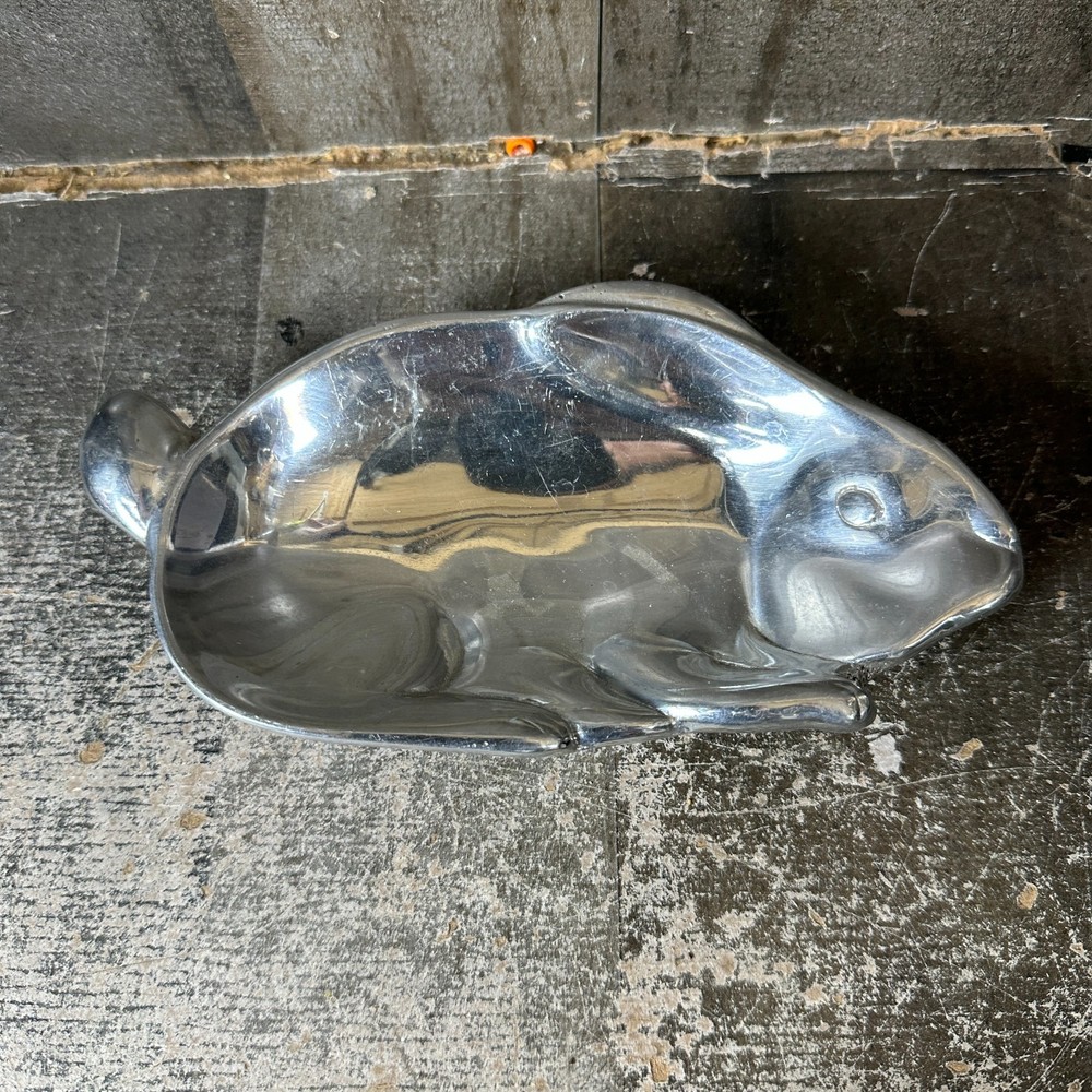 Mariposa Cast Bunny Rabbit Server Candy Snack Dish Bowl Easter