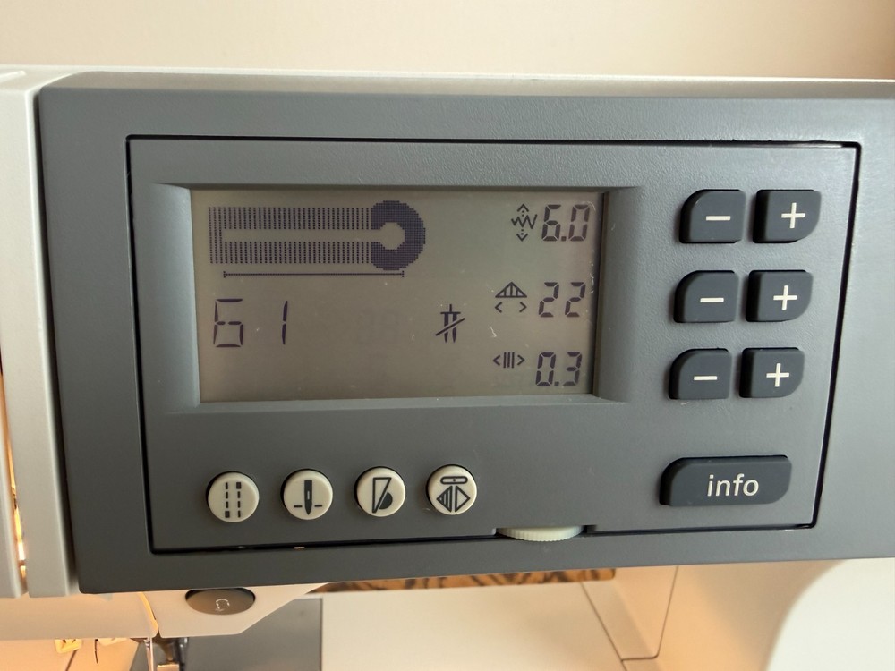PFAFF Tiptronic 2030 sewing machine