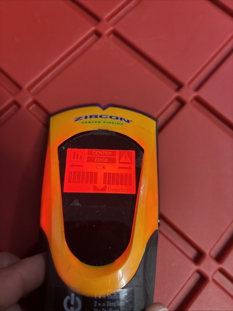 Zircon StudSensor™ L70 OneStep Center-Finding Stud Finder