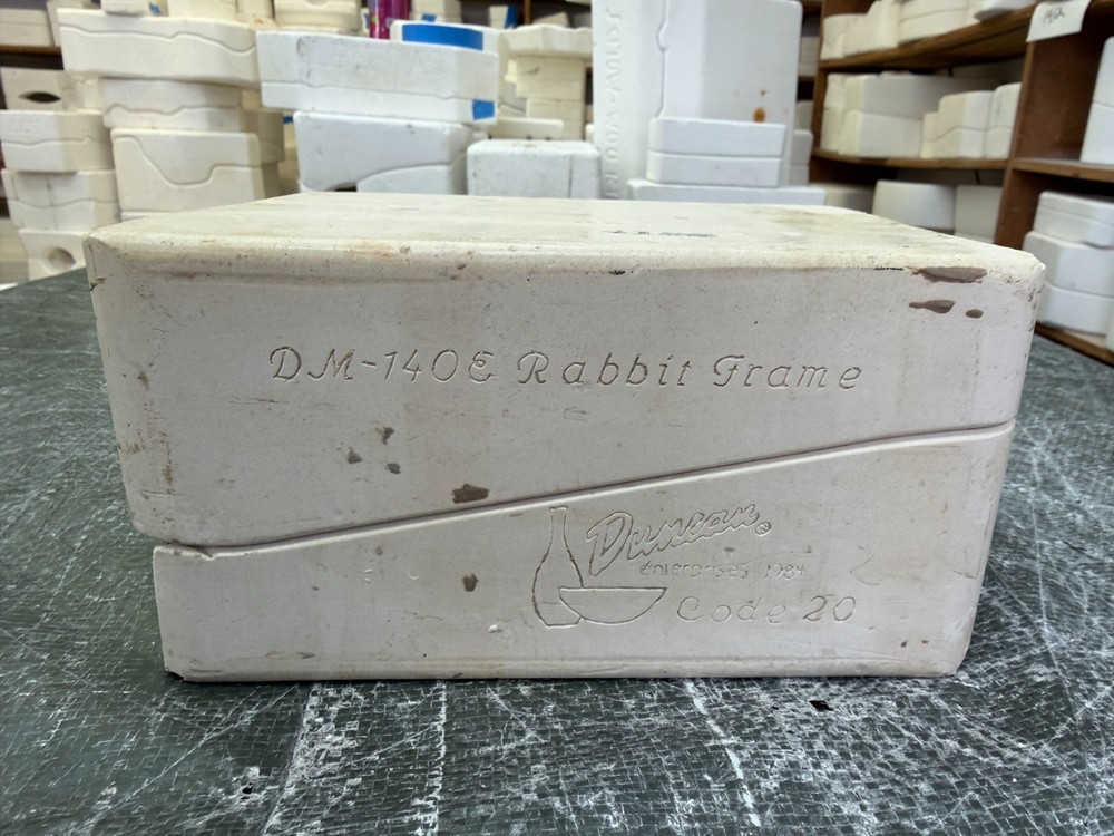 VINTAGE DUNCAN CERAMIC MOLD #DM-140E RABBIT FRAME