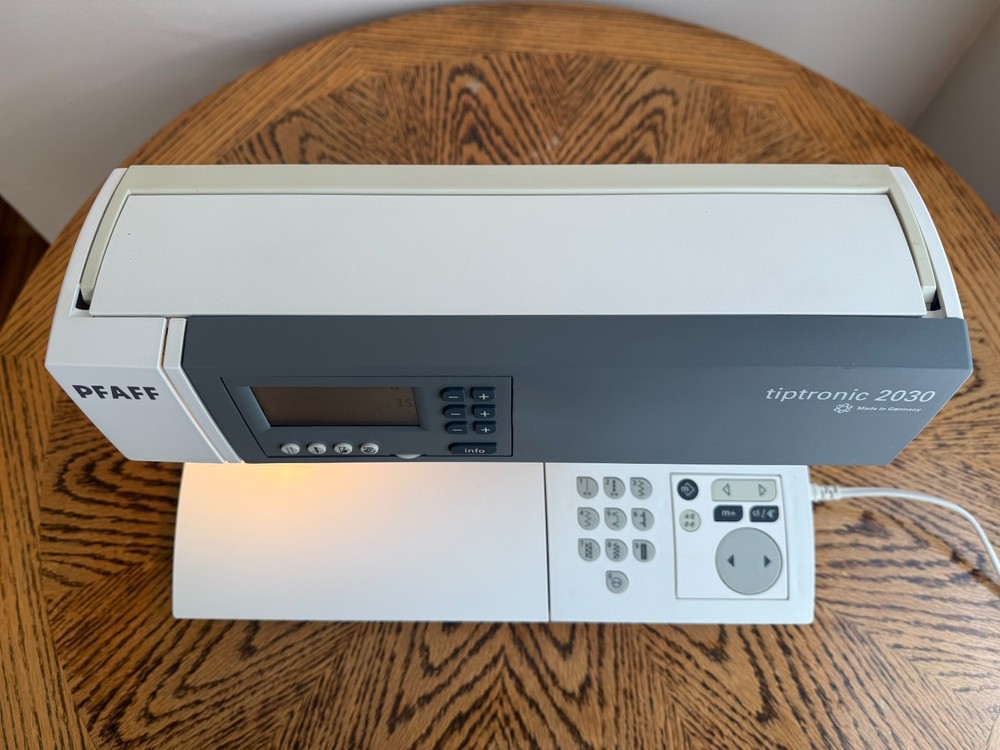 PFAFF Tiptronic 2030 sewing machine