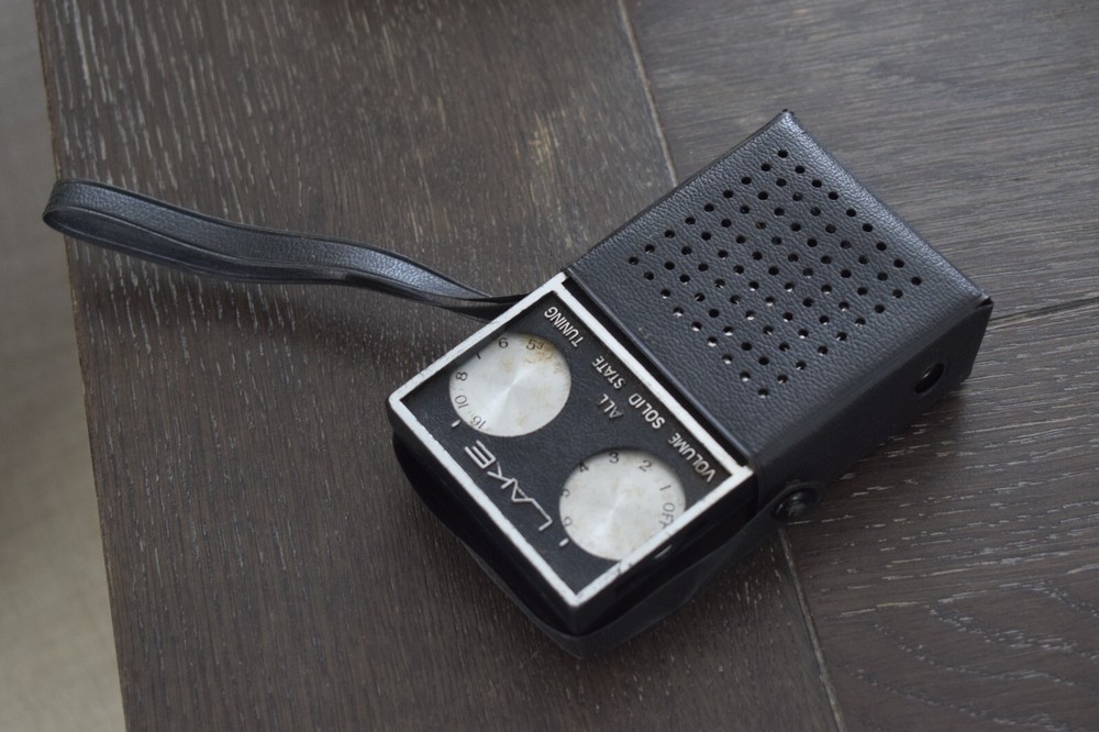 LAKE SOLID STATE TRANSISTOR RADIO - AM - WITH LEATHER CARRY CASE