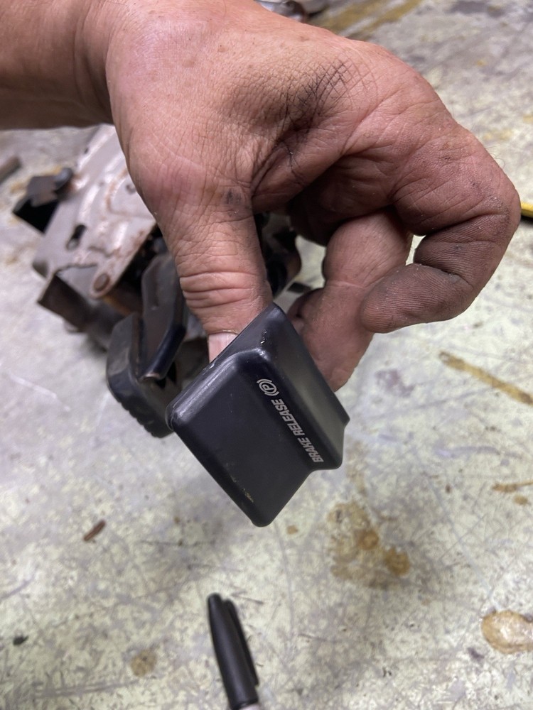 08-12 ESCAPE Park Brake Assembly (release Handle Damaged)